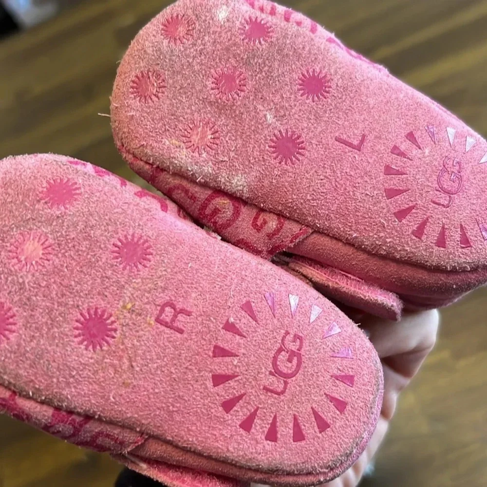 Ugg Roos Slippers Monogram Baby Girl Small 2/3 Soft Sole Suede